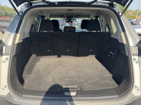 Used 2023 Nissan Rogue SV image 13