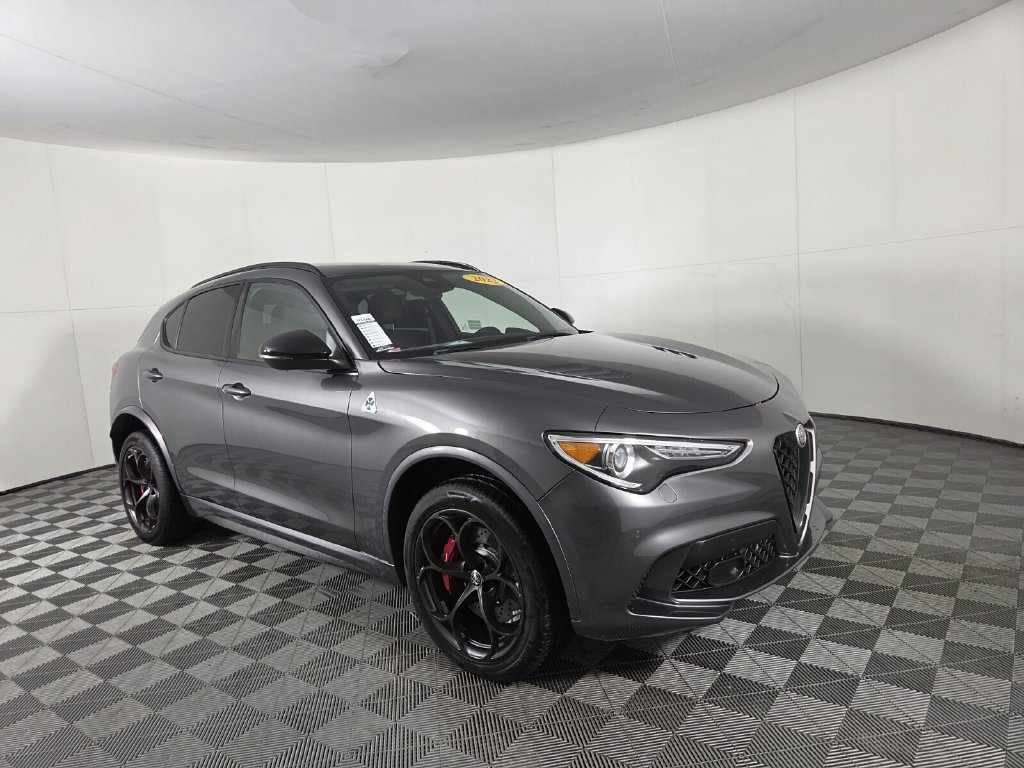 Used 2022 Alfa Romeo Stelvio Quadrifoglio w/ Active Assist Plus Package AWD/4WD image 2