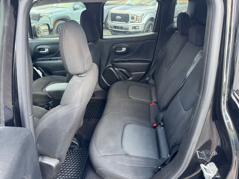 Used 2023 Jeep Renegade Latitude image 11