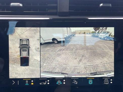 Used 2023 GMC Sierra 1500 AT4 w/ Technology Package AWD/4WD image 22