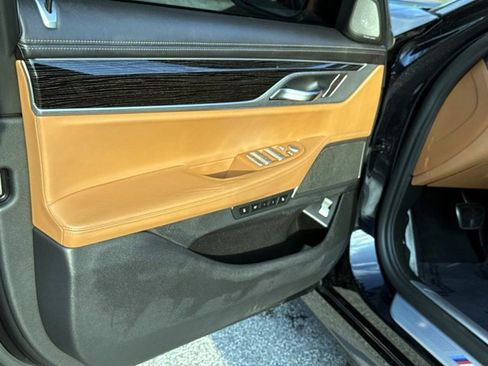 Used 2019 BMW 750i RWD image 16