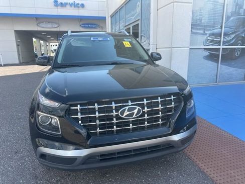 Used 2022 Hyundai Venue SEL w/ Cargo Package image 3