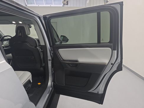 Used 2025 Rivian R1S Adventure AWD/4WD image 19
