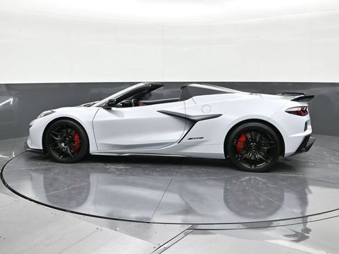 Used 2023 Chevrolet Corvette Z06 RWD image 2