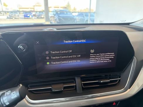 Certified 2025 Chevrolet Trax LT w/ Driver Confidence Package image 26