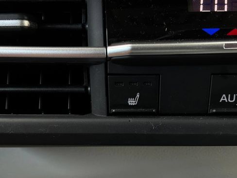 Used 2026 Toyota Sienna XLE FWD image 35