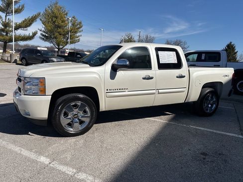Used 2009 Chevrolet Silverado 1500 LTZ w/ White Diamond Edition image 12
