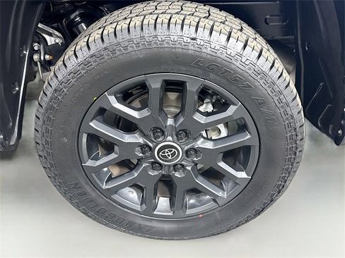 Used 2024 Toyota Tundra Platinum image 31