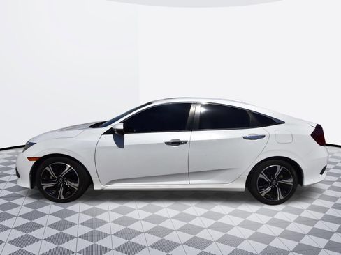 Used 2017 Honda Civic Touring image 2