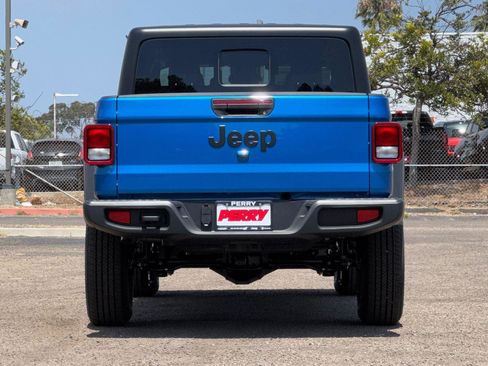 New 2025 Jeep Gladiator Sport image 5
