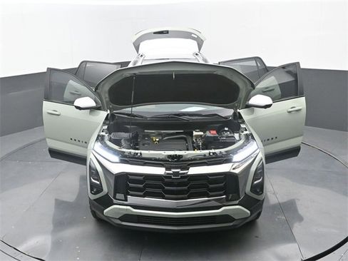 Used 2025 Chevrolet Equinox ACTIV w/ Safety and Technology Package image 34