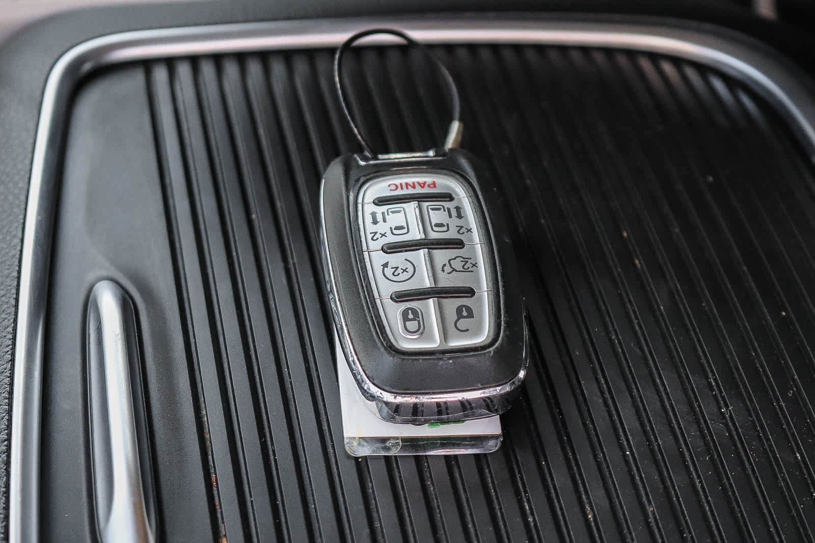 Used 2023 Chrysler Pacifica Limited FWD image 28