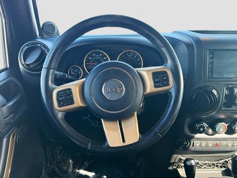 Used 2014 Jeep Wrangler Unlimited Sahara AWD/4WD image 16