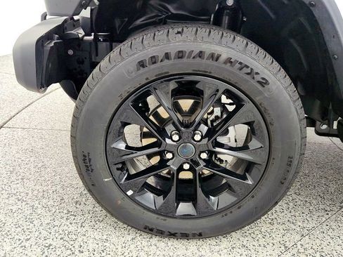 Used 2025 Jeep Wrangler Unlimited Sahara image 9