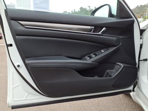 Used 2018 Honda Accord Sport image 12