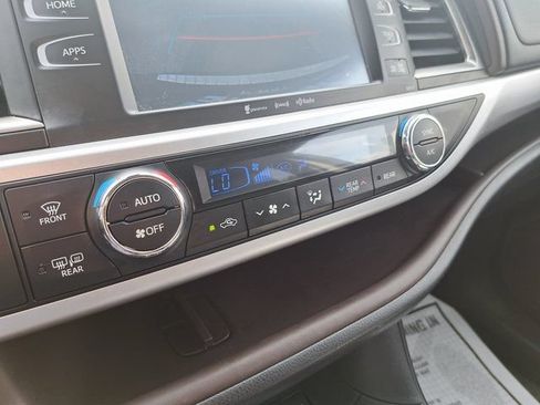 Used 2017 Toyota Highlander XLE w/ Protection Package #3 AWD/4WD image 18