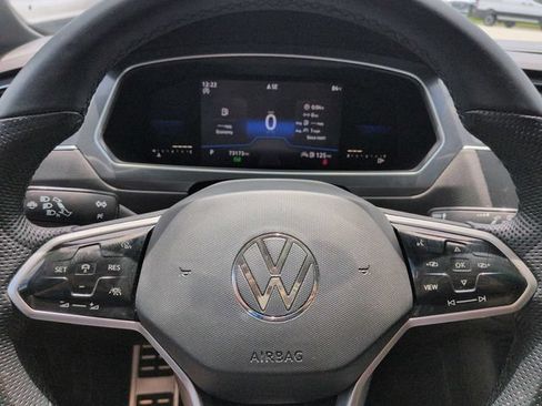 Used 2022 Volkswagen Tiguan SE R-Line FWD image 33
