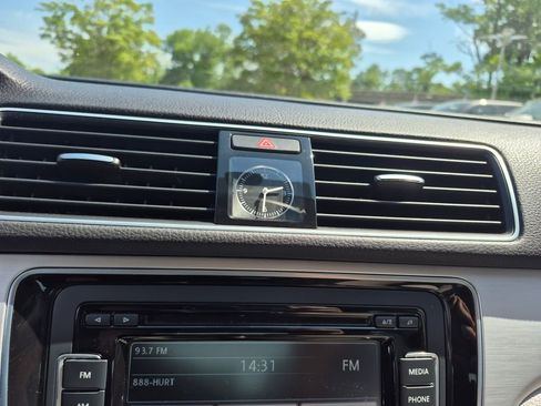 Used 2013 Volkswagen Passat 2.5 SE image 14