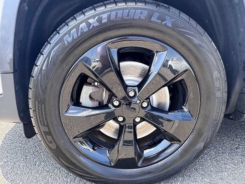 Used 2020 Jeep Cherokee Latitude Plus AWD/4WD image 8
