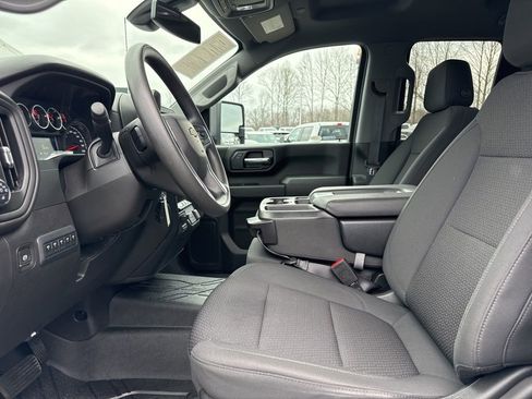 Used 2022 Chevrolet Silverado 2500 Custom w/ Custom Value Package image 9