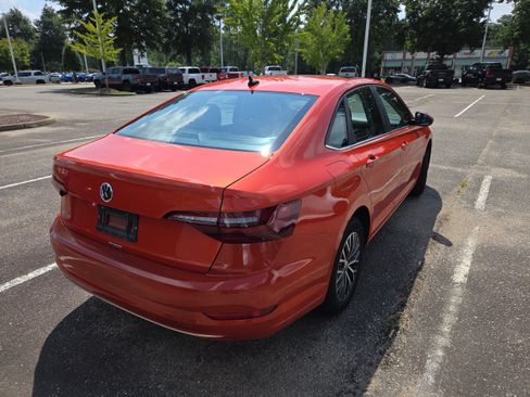 Used 2020 Volkswagen Jetta SE w/ SE Cold Weather Package FWD image 4