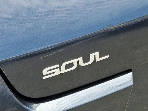 Used 2025 Kia Soul LX FWD image 31
