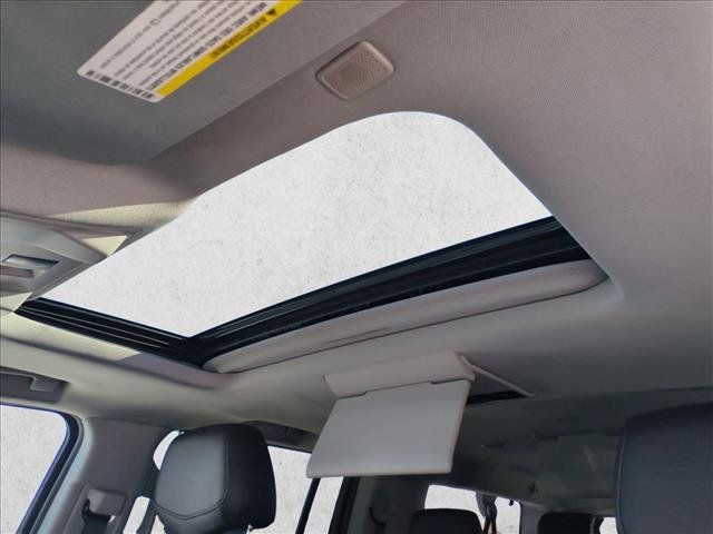 Used 2019 Cadillac Escalade ESV Luxury RWD image 16