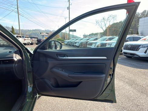 New 2026 Nissan Altima 2.5 SR image 17