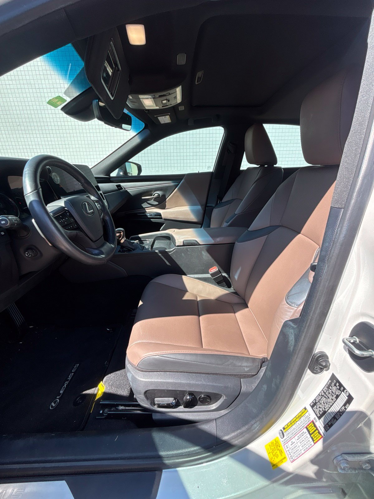 Used 2024 Lexus ES 350 w/ Premium Package FWD image 4