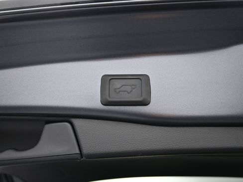 Used 2023 Toyota RAV4 SE w/ Weather & Moonroof Package image 31