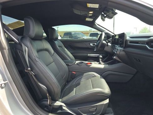 Used 2025 Ford Mustang GT Premium RWD image 16