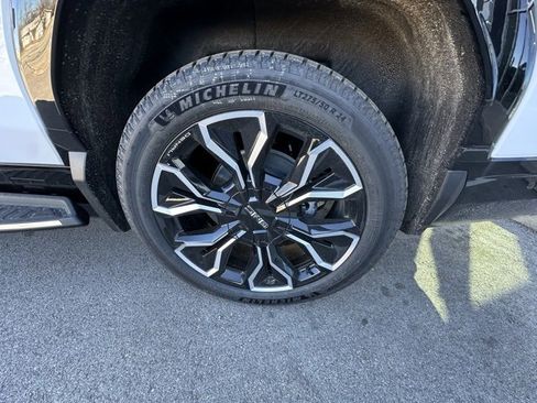 New 2025 GMC Sierra EV Denali image 9