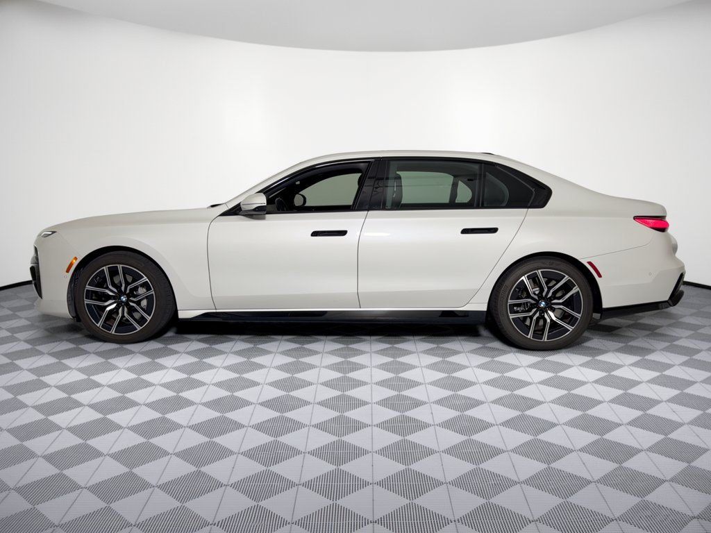 Certified 2023 BMW 760i xDrive AWD/4WD image 2