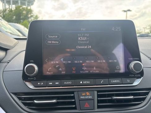 Used 2022 Nissan Altima 2.5 SV w/ SV Premium Package FWD image 30