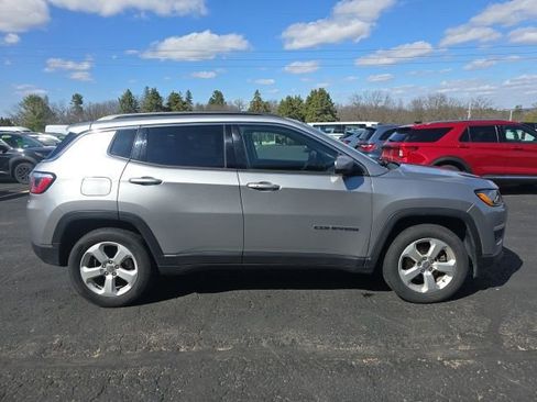 Used 2018 Jeep Compass Latitude w/ Popular Equipment Group image 8
