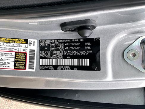 Used 2025 Toyota Sienna XLE FWD image 9