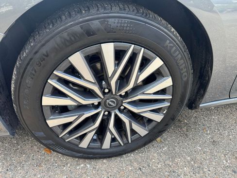 Used 2025 Nissan Altima 2.5 SV image 30