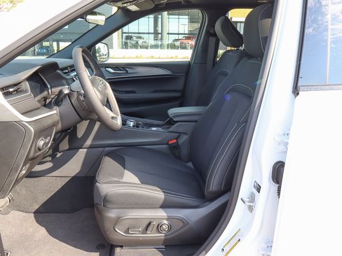 New 2025 Jeep Grand Cherokee Laredo X w/ Luxury Tech Group I image 13