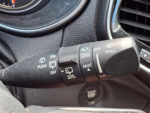 Used 2020 Jeep Cherokee Limited FWD image 21