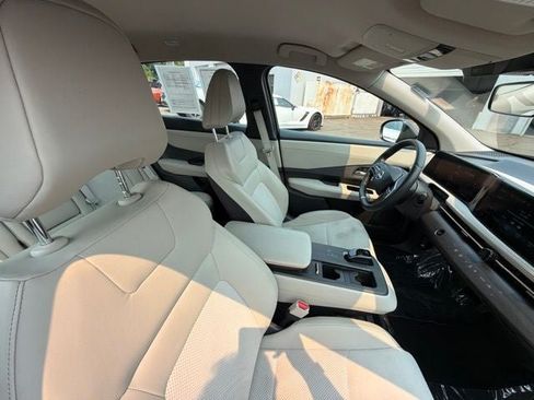Used 2023 Nissan Ariya FWD image 18