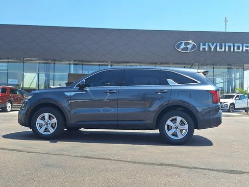 Used 2023 Kia Sorento LX AWD/4WD image 6