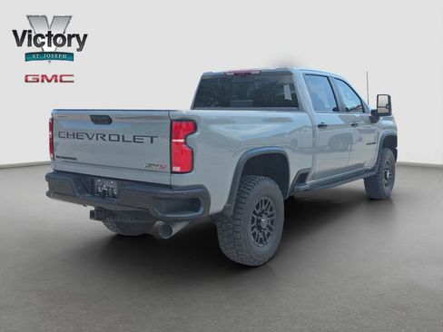 Used 2025 Chevrolet Silverado 2500 ZR2 AWD/4WD image 18