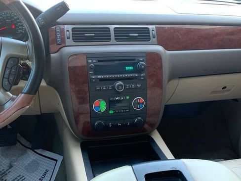 Used 2013 Chevrolet Tahoe LT w/ Luxury Package RWD image 19