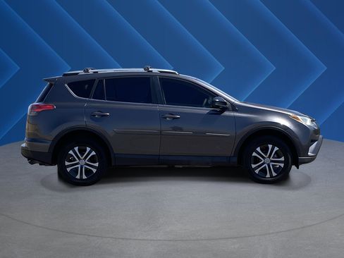 Used 2018 Toyota RAV4 LE w/ Carpet Mat Package AWD/4WD image 2