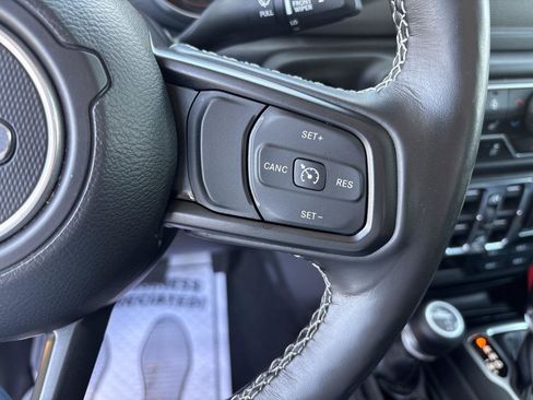 Used 2023 Jeep Gladiator Sport AWD/4WD image 17