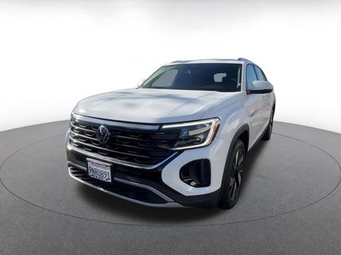 Used 2025 Volkswagen Atlas Cross Sport SE image 7