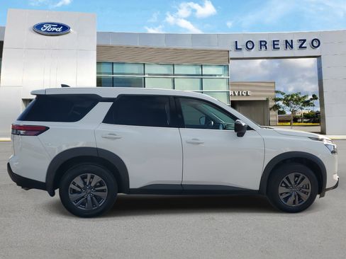 Used 2024 Nissan Pathfinder S image 4