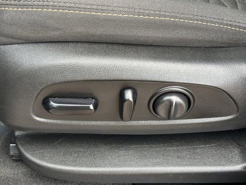 Used 2020 Chevrolet Equinox LT image 24