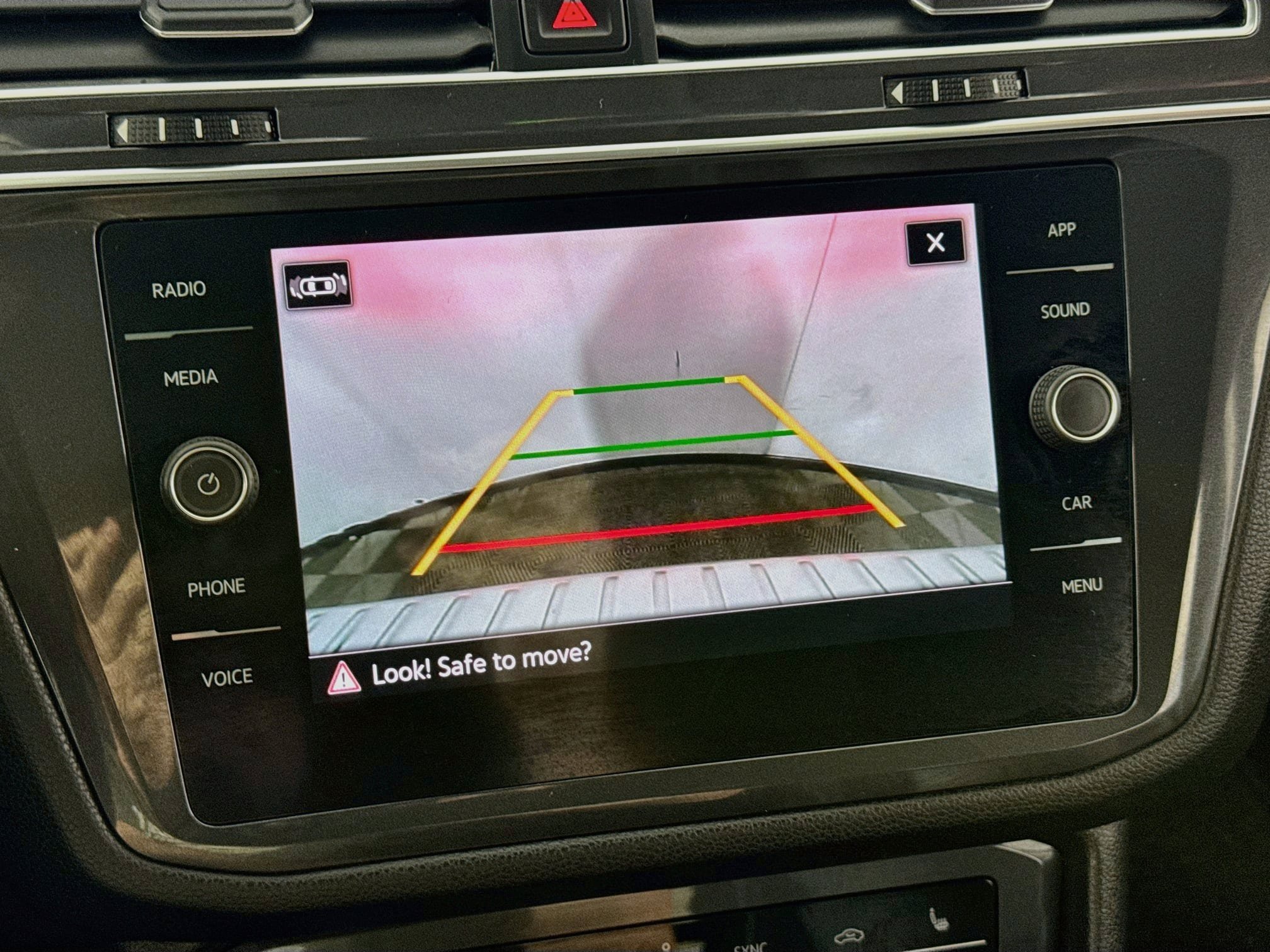 Used 2023 Volkswagen Tiguan SE w/ Panoramic Sunroof Package AWD/4WD image 3