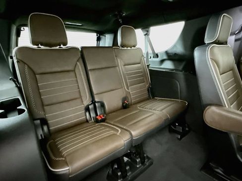 Used 2025 GMC Yukon XL Denali Ultimate AWD/4WD image 31